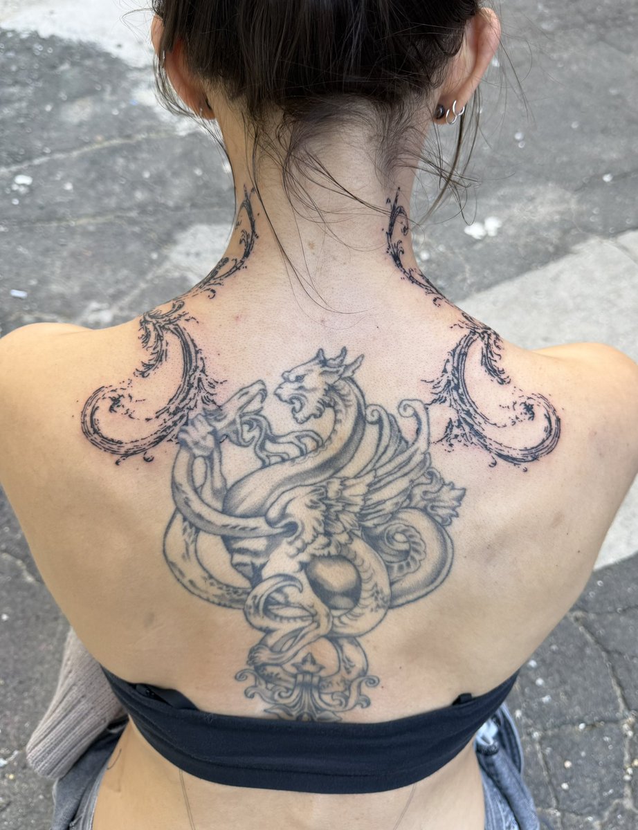 jojcap's tweet photo. i love the placement of this tat and the way it wraps 🖤 https://t.co/P9P0EFOAZN