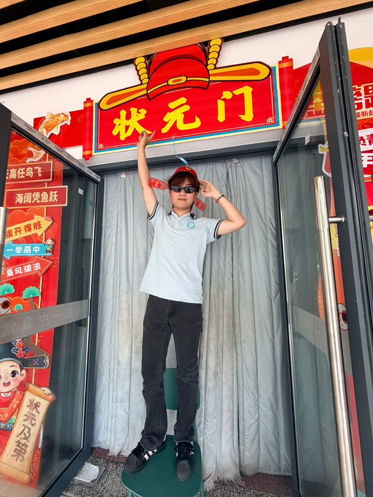 youth123789's tweet photo. 表弟今年也是考完了 想起来他高中的时候 过年 非要吃我的 哈哈哈 https://t.co/KBK1s9WP6p