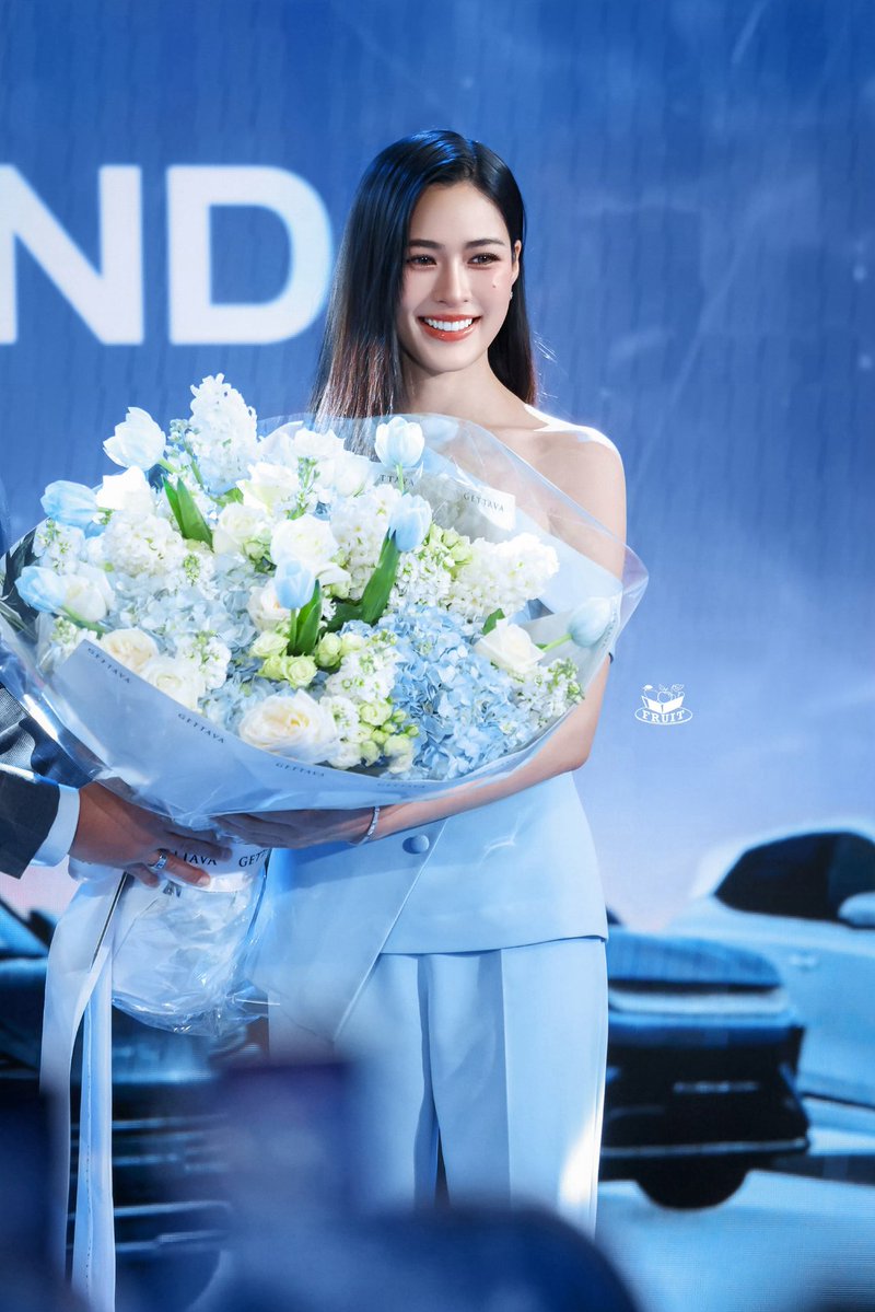 icnlmgoii's tweet photo. BYD and Lingling Kwong: absolutely smooth.🕔

LINGLING 1ST PRESENTER BYD
#BYDSEALION5DMixLingLingKwong
#linglingkwong #หลิงหลิงคอง
@linglingsirilak @BYDGlobal https://t.co/yqaswCCaKn