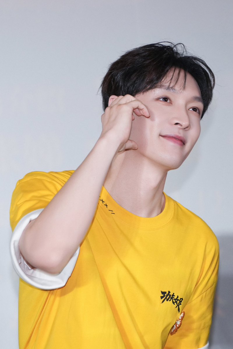Lay Zhang Studio tweet media