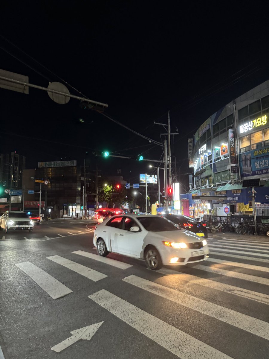 TheGreatJ96's tweet photo. 더워요 너무 더워요.

#대구 #폭염 #맘눌뎀 #트친 https://t.co/ISb3FEF6RB