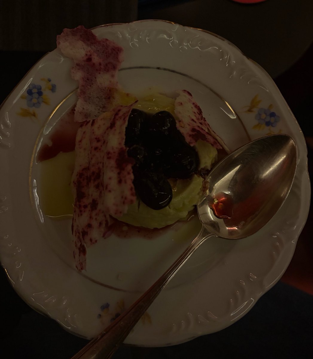 sofbourdain's tweet photo. night out https://t.co/0a5f0iWOno