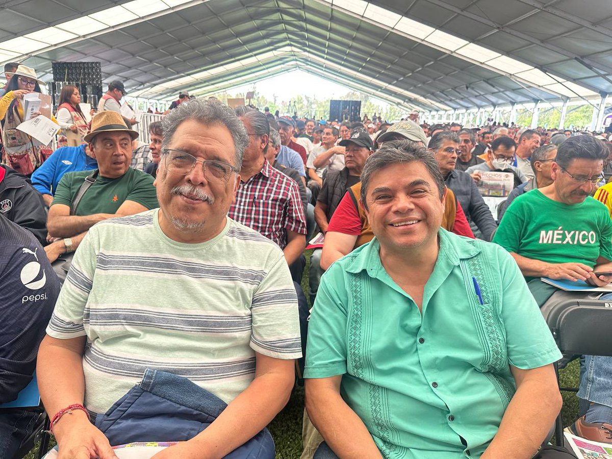 SEBIEN_cdmx's tweet photo. La Jefa de Gobierno, @ClaraBrugadaM , encabezó la entrega de más de 20 mil tarjetas de la #PensiónHombresBienestar, acompañada por el secretario @PabloYanesRizo . El programa ya beneficia a 110 mil hombres  en la Ciudad de México. #CapitalDeLaTransformación https://t.co/ROS26ObDhA