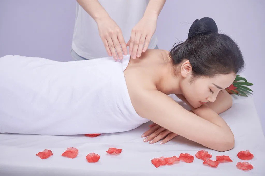Hpt846's tweet photo. 生活很累，身体需要温柔归位。
一场沉浸式女子SPA，卸下整日疲惫，
抚平疲惫、舒缓紧绷、放松身心。
让身体轻盈，让情绪自愈，
好好爱自己，是女人最高级的浪漫✨ https://t.co/USjmoo4Ozq