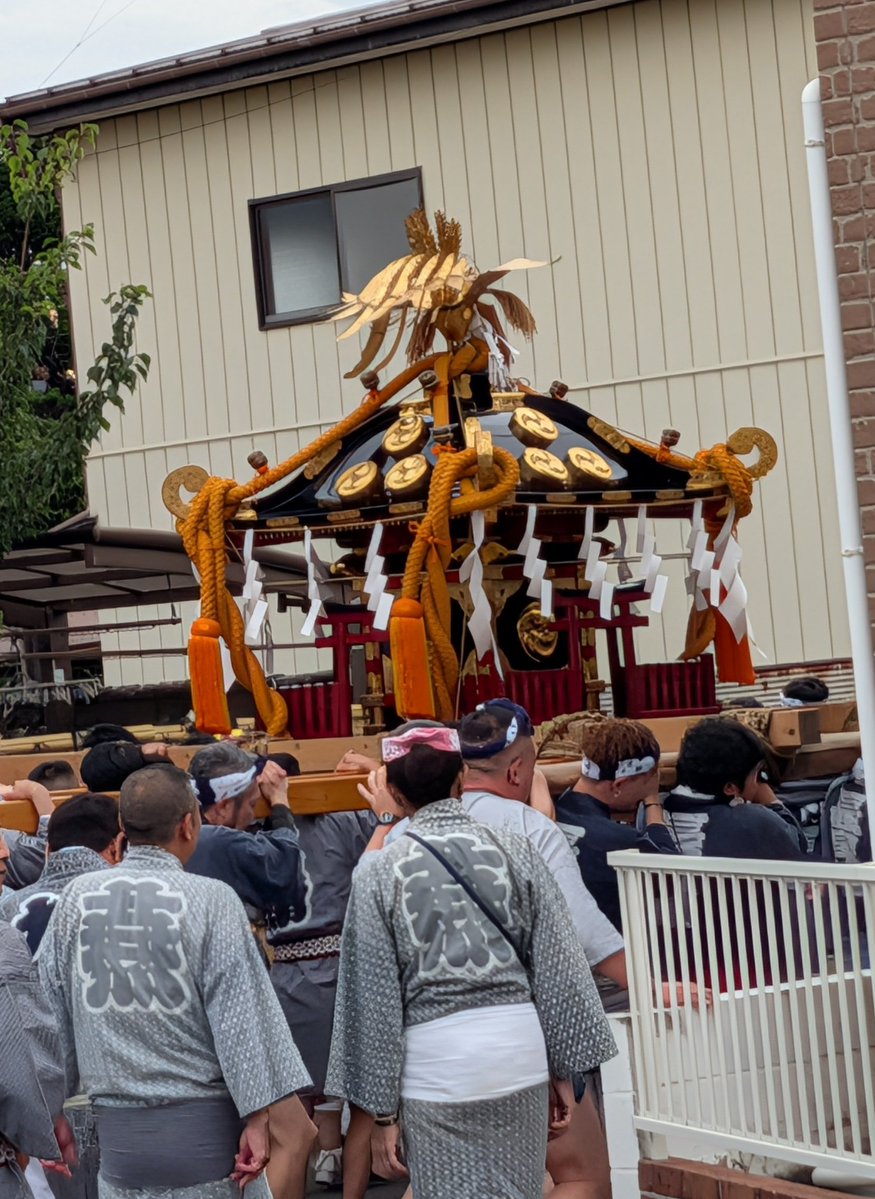 Higuchi_10hiro's tweet photo. 7/12『菖蒲夏祭り』が賑やかに開催されました！
​
神輿や山車が街を練り歩き、子供から若者までが主役となって熱く盛り上がった1日でした。

​また、特設ステージでは菖蒲中学校の吹奏楽部による演奏が行われ、お祭りムードに華を添えていました。
​#久喜市
#菖蒲 https://t.co/UrlGFtZ3Mj
