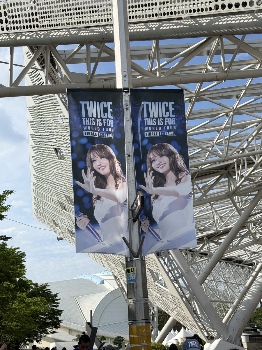 binxxx32's tweet photo. 260711
TWICE THIS IS FOR WORLD TOUR FINALE in SEOUL

今回は🇯🇵🇸🇬🇭🇰🇰🇷での公演に行ってどの公演も楽しかったしFINALEを見に行けたことが凄く良かったし長く大切な記憶として残りますように✨

TWICEちゃん1年間とゆう長いWORLD TOURお疲れ様でした！！👏

-2025.07.19〜2026.07.12- https://t.co/d8MdvH9gM2