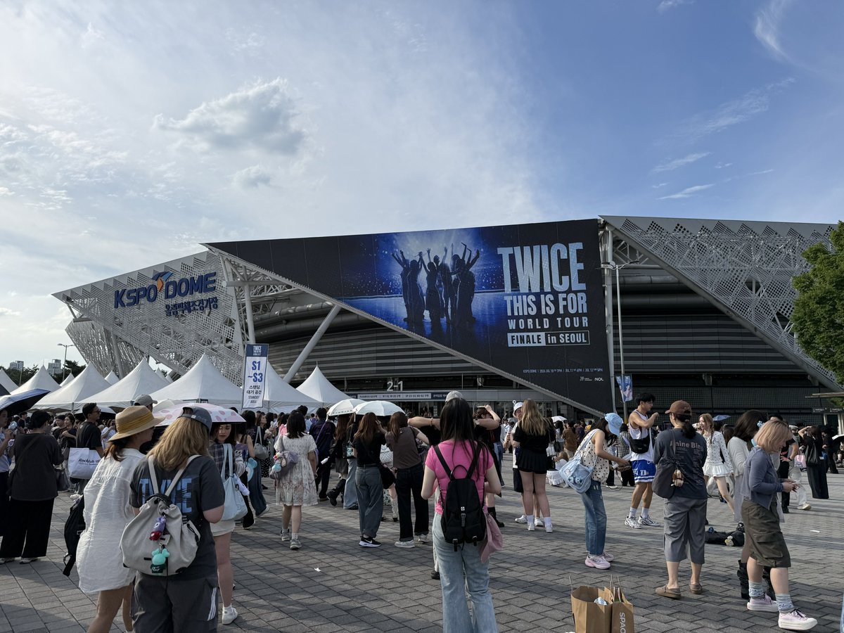 binxxx32's tweet photo. 260711
TWICE THIS IS FOR WORLD TOUR FINALE in SEOUL

今回は🇯🇵🇸🇬🇭🇰🇰🇷での公演に行ってどの公演も楽しかったしFINALEを見に行けたことが凄く良かったし長く大切な記憶として残りますように✨

TWICEちゃん1年間とゆう長いWORLD TOURお疲れ様でした！！👏

-2025.07.19〜2026.07.12- https://t.co/d8MdvH9gM2