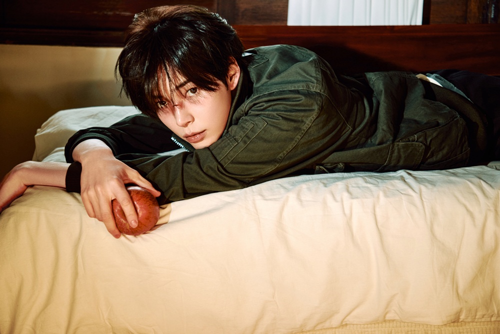 Kpop_Herald's tweet photo. .@ZB1_official's Hanbin donated 100 million won(about $66,493) to Good Neighbors in celebration of his 3rd debut anniversary. 💙

The donation will support children and teens from vulnerable families.🎒 The artist said he wanted to give back for the love and support he has received from fans by helping young people pursue their own dreams, according to his agency.

#ZEROBASEONE #SUNGHANBIN