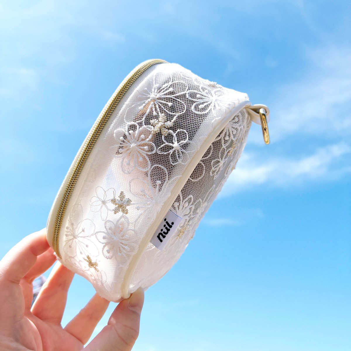 coade_official's tweet photo. ／
📢販売中
＼

『nui.シアーレースぬいポーチ（全3種）』

夏にぴったり!
約10～14cmのぬいが入る透け感と花柄が可愛いレース生地のぬいポーチ！

🖤どんなシーンでも使いやすいブラック
🤍涼しげで爽やかなホワイト
💜初夏らしいラベンダーパープル

全国のアニメイト
コアデオンラインショップで販売中！

🛒コアデオンラインショップ
https://t.co/Kx78wtQbtq