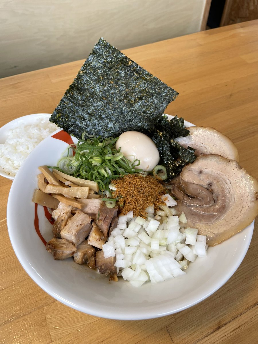 bunzoh_yama's tweet photo. おはようございます！

週の始まり月曜日💪
ガツンと濃厚なド豚骨ラーメンで元気をチャージしませんか？🍜🔥

さっぱり派には、限定・冷やし昆布そばも準備万端！

その日の気分でガッツリも、涼やかも。
本日も皆さまのご来店をお待ちしております！

文蔵BLACK 11時Open！よろしくお願いします。 https://t.co/OFKjp7oQbc