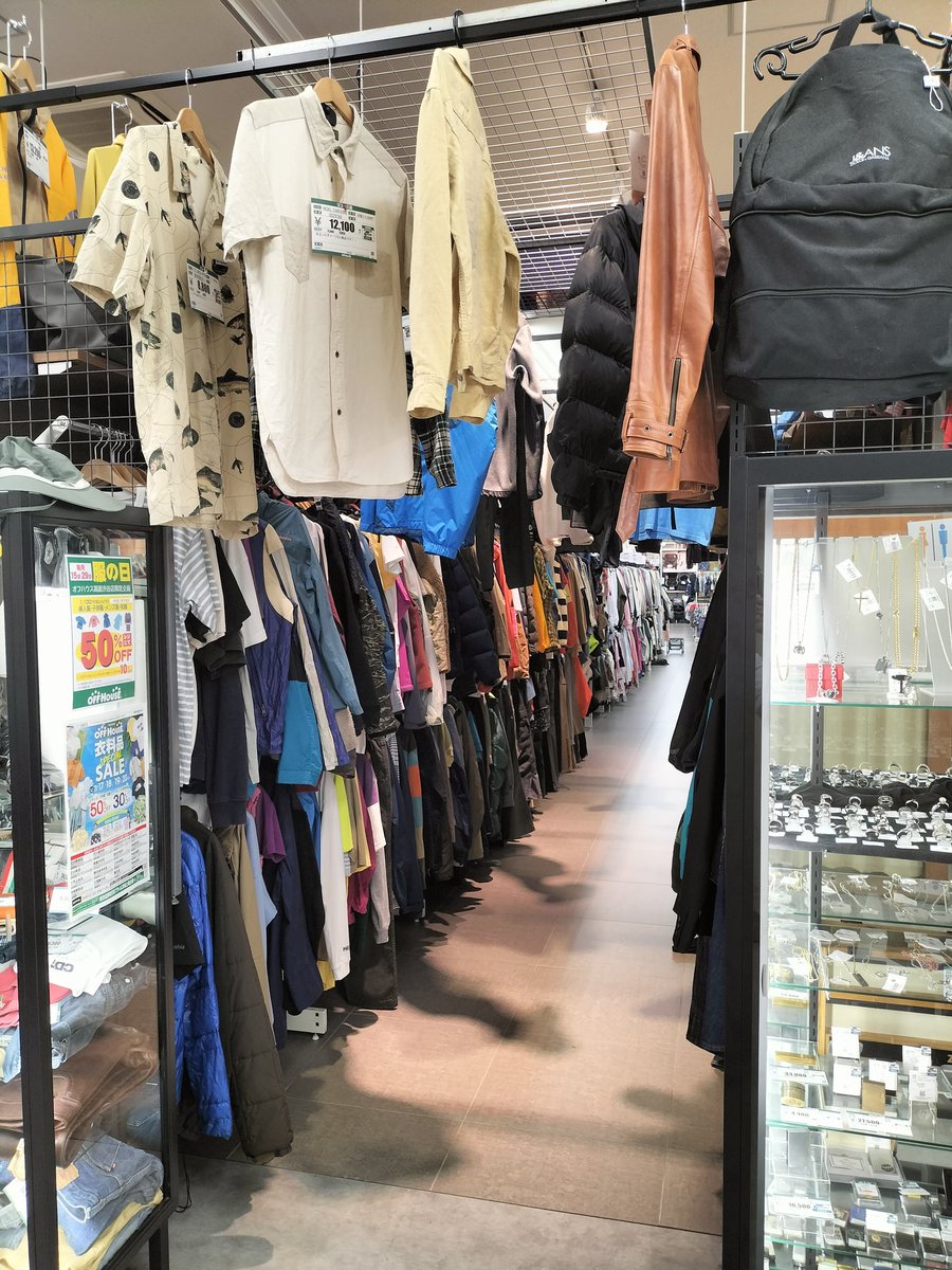 offhousekoza's tweet photo. おはようございます☀
7/18〜7/20日の間、衣料品スペシャルセールを開催します🎐🌊🏄️

レディース・子供服・和服が50%オフ！！！メンズは30%オフになっております✨

是非この機会に！
皆様のご来店お待ちしております☺️
#オフハウス
#高座渋谷
#衣料品スペシャルセール https://t.co/cq68m9iu8G