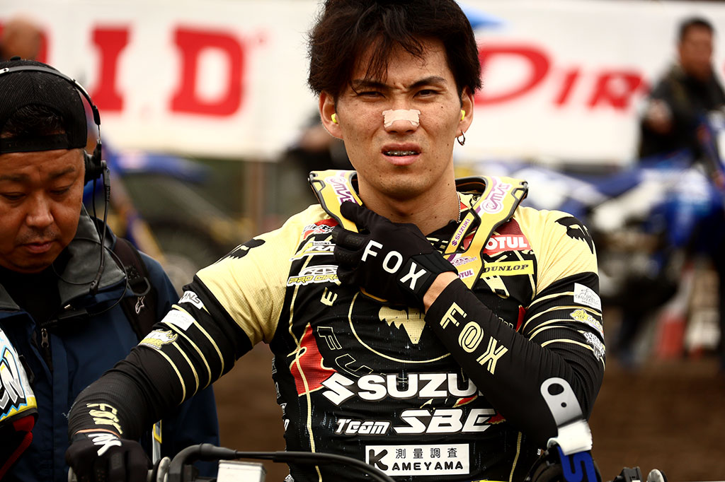 suzukicojpmotor's tweet photo. 【全日本モトクロス選手権 第6戦 北海道千歳大会】
ヒート2で5位、大会総合6位と復調をアピールした福村は、シーズン後半戦に向け更なる躍進を誓う
https://t.co/SasfJ94RtS
#スズキ #全日本モトクロス選手権 #JMX https://t.co/JrflWYoHcl