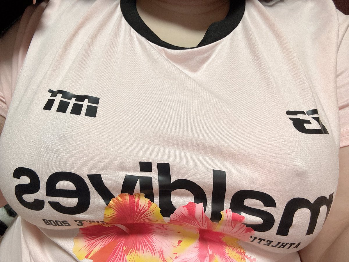 mvj1qf's tweet photo. 今日はノーブラ💦

#ぽっちゃり女子
#みけぽ女子
#裏垢女子
#デブ専男子 
#みけぽ好きと繋がりたい 
#ぽっちゃり好きさんに刺され
#ぽっちゃり好きさんと繋がりたい https://t.co/TjPHFDkeSr