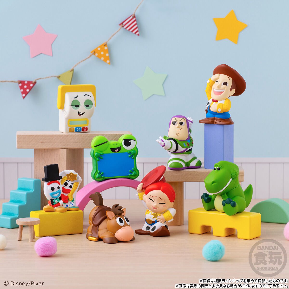 k42wKKihKBGTvXv's tweet photo. 2026年7月発売最新食玩

Disney Friends 9 TOY STORY 5

価格360円（税込:396円）
発売日2026年7月27日 発売

売場全国量販店の菓子売場等

https://t.co/0fna13D7fA https://t.co/rWepWEGkey