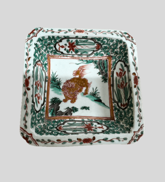買取実績：南京赤絵 獅子文 角皿】 南京赤絵とは、中国の明代末期から