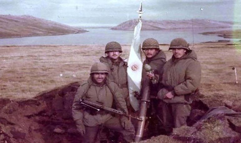 florenjaz's tweet photo. hace más de 24 horas que estoy pensando en lo mismo. Por Malvinas, por el Diego https://t.co/vCc14ygc1K