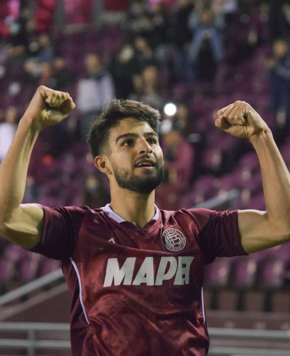 RussoNicolasOk's tweet photo. Qué orgullo verte defender la camiseta de la Selección y ser protagonista en un partido tan importante.

Los que te vimos crecer en Lanús sabemos que, además de tu enorme talento, siempre fuiste una gran persona. Por eso, no nos sorprenden las cosas buenas que hoy te está tocando vivir.

Sos un ejemplo para todo el club y para nuestros juveniles. Gracias por llevar el #OrgulloGranate a lo más alto.

¡Felicitaciones, Flaco! 🇱🇻🇦🇷