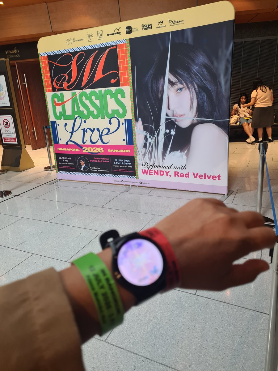guygenius's tweet photo. ขอชื่นชมคอนSM CLASSIC เมื่อวาน ไม่ใช่แฟนคลับตึกชมพู แต่ชอบกก.ลูกบ้านเขา (บ้าจริง) เพลงปีลึกที่เล่นก็รู้จักทุกเพลง TPO เล่นได้สนุกมากๆ น้อนวานสุดที่รักก็ร้องดีมาก ดีไซน์เสียงร้องแอดลิบสองรอบมีต่างกันนิดหน่อย โดยรวมคือประทับใจมาก... อยากบอกน้อนวานว่า รักนะ... #SMCLASSICS_LIVE_2026 https://t.co/pvFtJzqTGm
