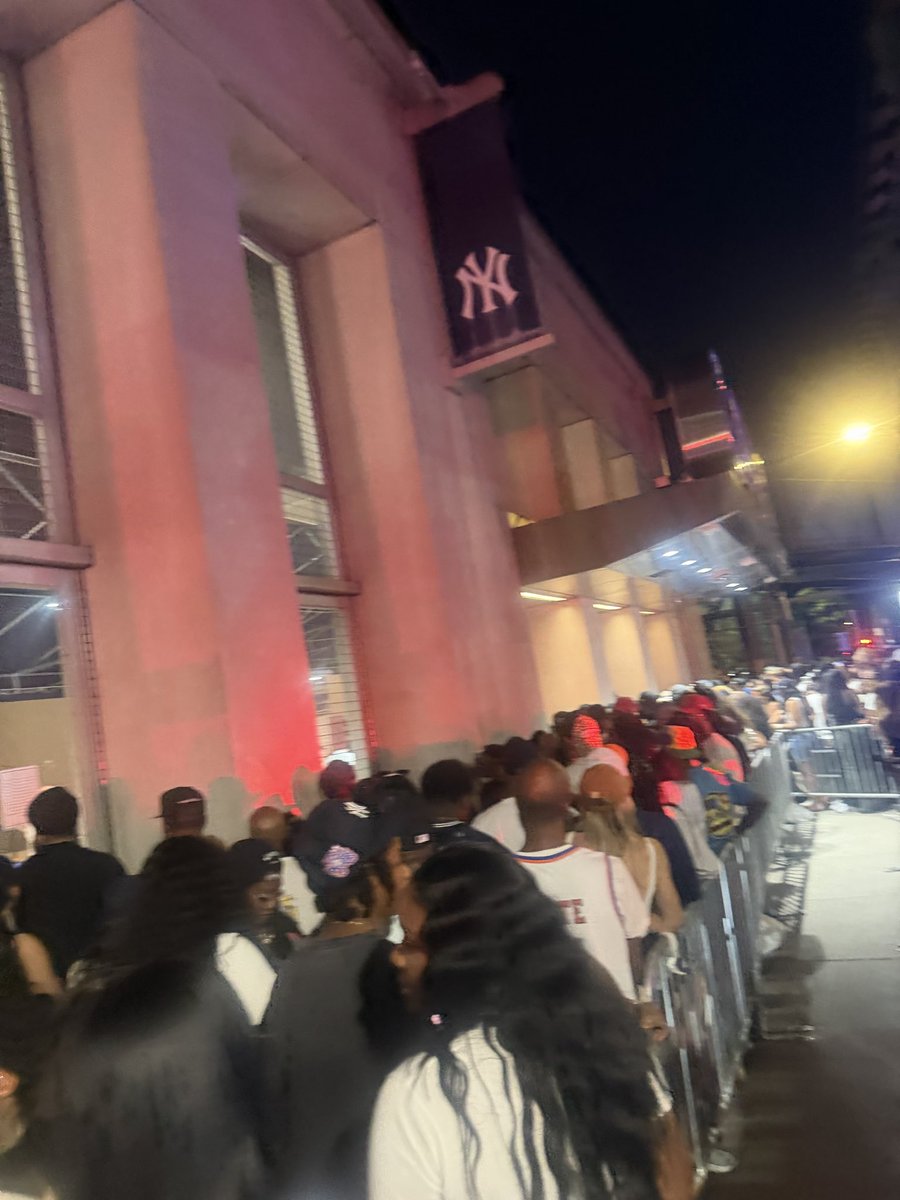 dime24nthere's tweet photo. @yankeestadium @jayz what’s going on we invested to much https://t.co/iw5OwcAaEa