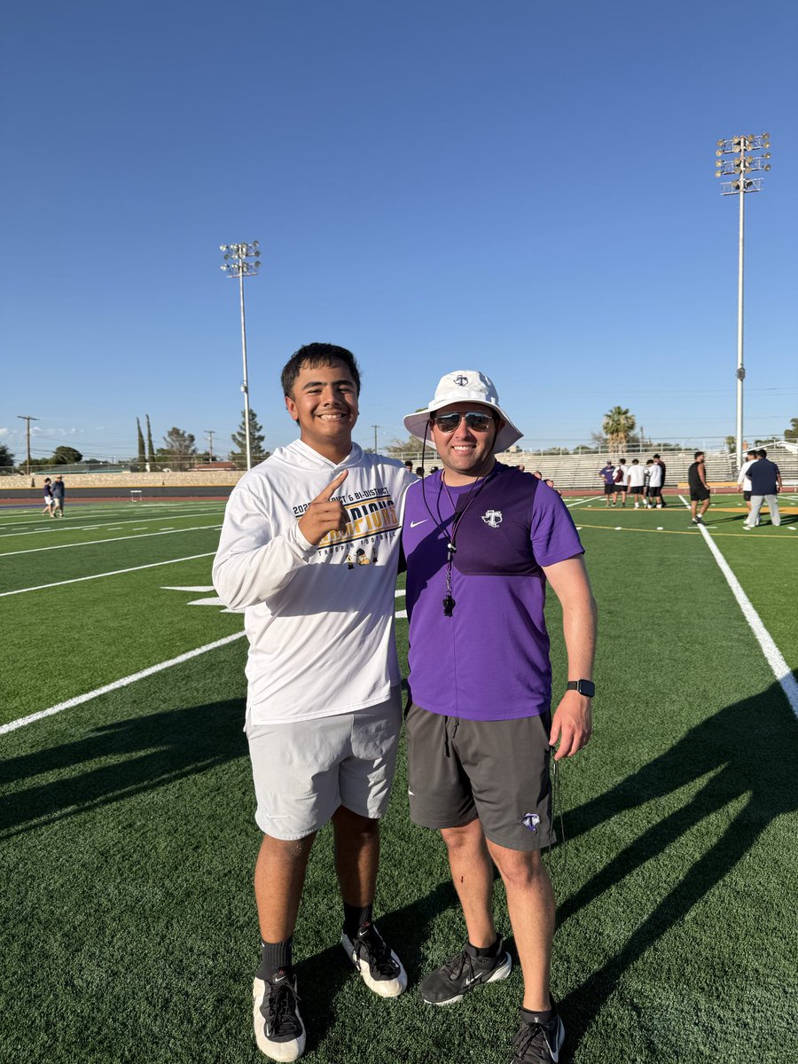 JoaquinSilva_00's tweet photo. Shoutout to @TarletonFB for an amazing camp this past week. I was able to show off my skills and had the pleasure to meet @seanmoorer5. #tarleton #TXHSFB #BEASTWOOD @EHSCoachLopez https://t.co/HK6a5AfFEa
