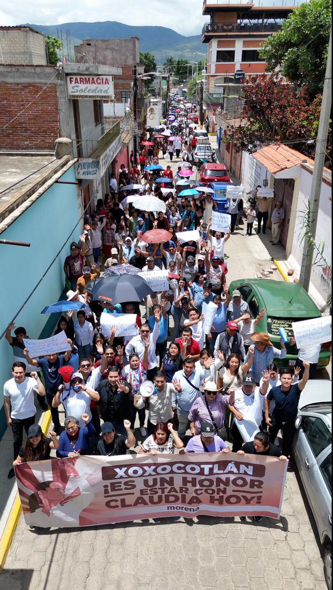 Alejandro_ALJ's tweet photo. 🇲🇽 En Santa Cruz #Xoxocotlán participamos en la Jornada por la Defensa de la #SoberaníaNacional, junto a nuestro Gobernador @salomonj. Con unidad y convicción, desde #Oaxaca respaldamos a nuestra presidenta, la Dra. @Claudiashein. ¡No estás sola! 👊🏽🇲🇽 ¡La patria se defiende! https://t.co/79JMpdlk0I