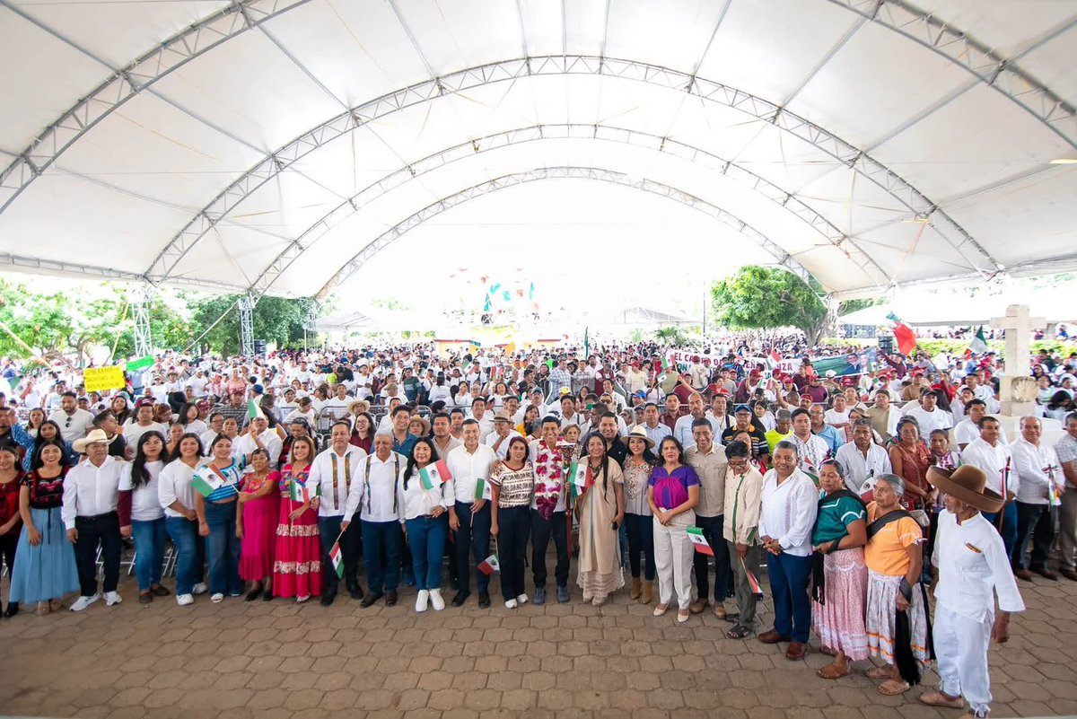 Alejandro_ALJ's tweet photo. 🇲🇽 En Santa Cruz #Xoxocotlán participamos en la Jornada por la Defensa de la #SoberaníaNacional, junto a nuestro Gobernador @salomonj. Con unidad y convicción, desde #Oaxaca respaldamos a nuestra presidenta, la Dra. @Claudiashein. ¡No estás sola! 👊🏽🇲🇽 ¡La patria se defiende! https://t.co/79JMpdlk0I