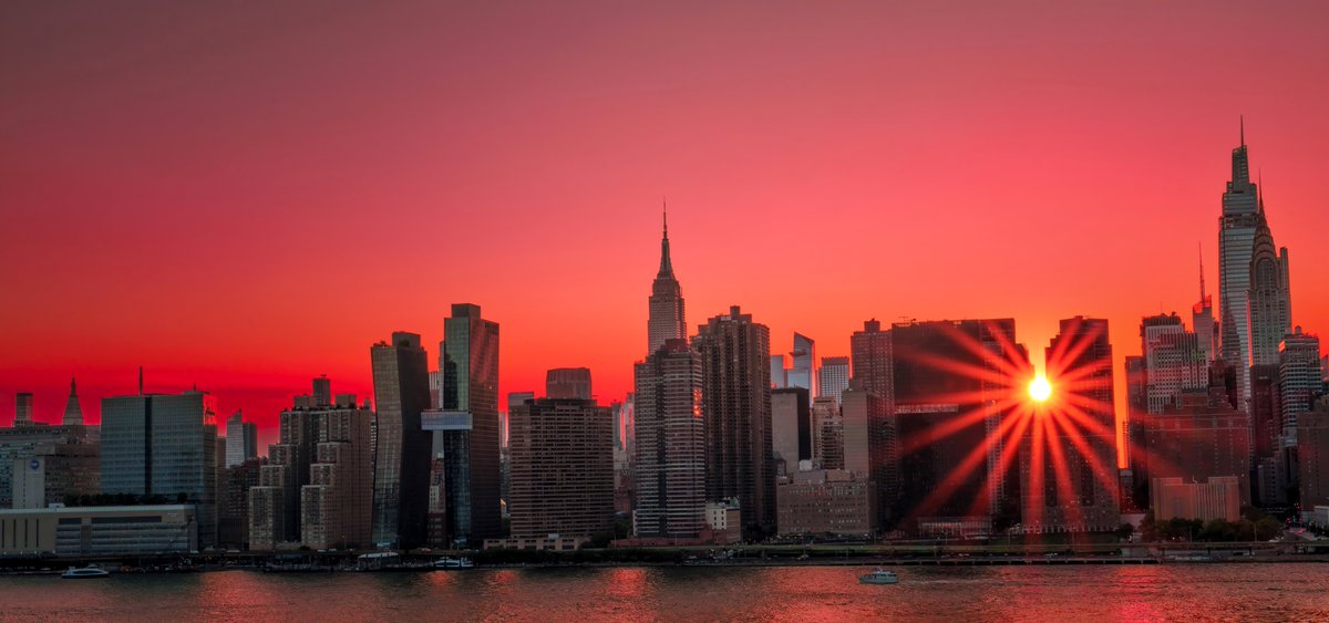 isardasorensen's tweet photo. Beautiful #Manhattanhenge sunset tonight in #NYC. #NewYork #NewYorkCity #sunset https://t.co/cUR32X8AZZ