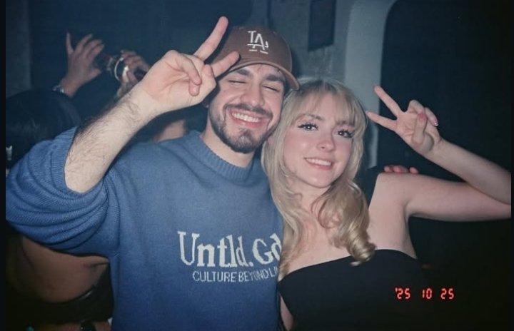 littlesnail20s's tweet photo. Me encanta que la gente acaba de descubrir que Juan y Sylvee se conocen, pero ella conoció a Juan Twink 🙂‍↕️🙂‍↕️ https://t.co/CyYT8jpb2o