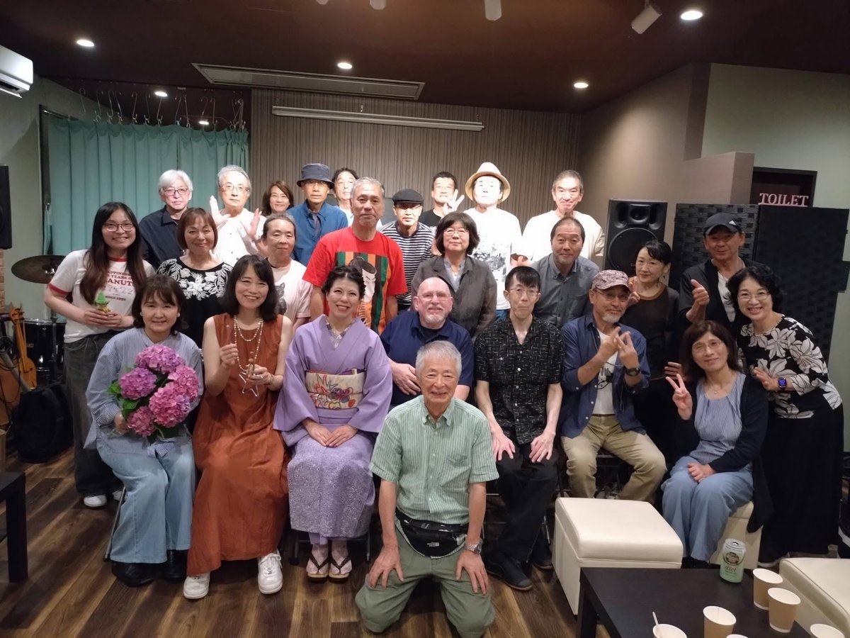 urutorakinchan's tweet photo. 6月20日セントラルコーヒーライブ、周南市から初出演、吟ターテイナー紅風さんが詩吟を吟じられ、大盛り上がりでした。出演者の皆さま、応援の皆さま、ありがとうございました😊🙏 https://t.co/Lp4NincoBX