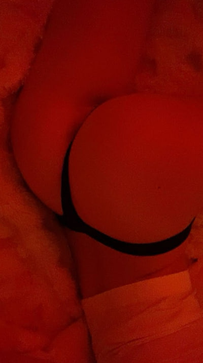 taratrnr's tweet photo. need to cuddle and just have it slip in https://t.co/4jsalzPhQk