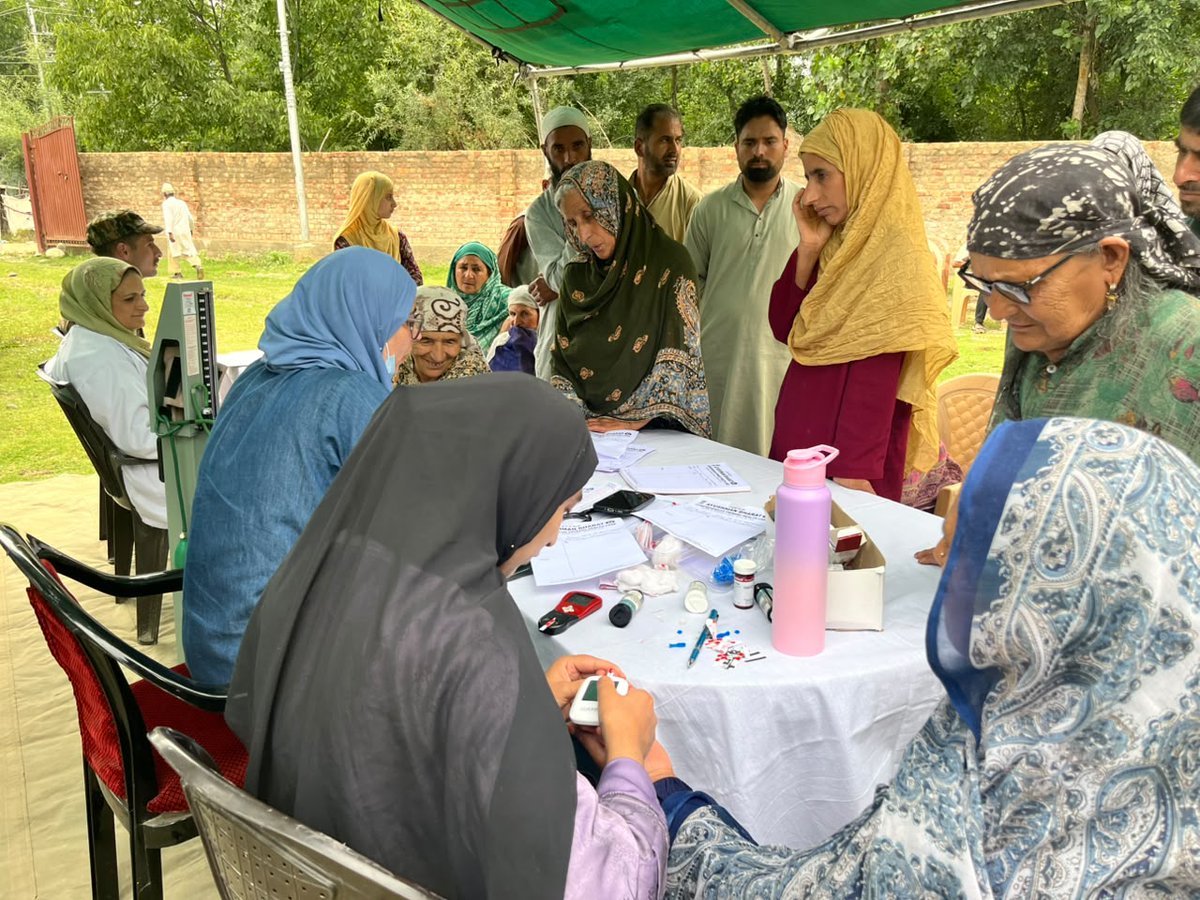 IndianArmyinJK's tweet photo. Proud to share: The Indian Army, in collaboration with the Directorate of Health Services, successfully organized a comprehensive medical camp at Kunan Poshpora, Kupwara. 
Hundreds of locals received free consultations, health screenings, essential medicines, and preventive care right at their doorstep.

In the challenging terrains of remote Kashmir, our brave soldiers continue to go beyond their call of duty, not just securing our borders but also healing hearts and strengthening communities through dedicated humanitarian outreach. 
This initiative reflects the Army’s unwavering commitment to the well-being of every citizen in rural and far-flung areas.

True service knows no boundaries. Kudos to the Indian Army and civil administration for making quality healthcare accessible where it matters most. Together, we build a healthier, stronger Bharat! #IndianArmy #Kupwara #Kashmir #HealthcareForAll #CommunityWelfare #WeCare #JaiHind #NationFirst 🇮🇳