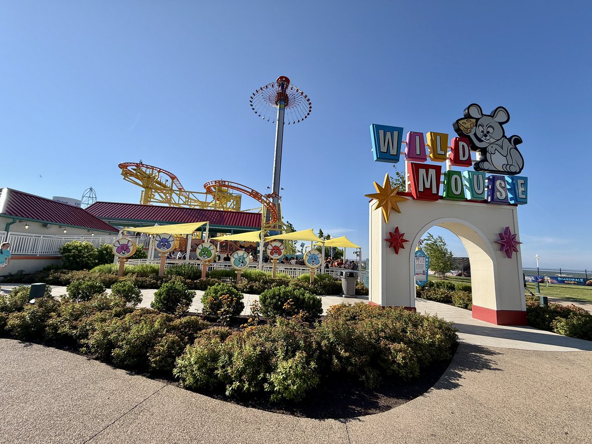 Attractions 360° tweet media