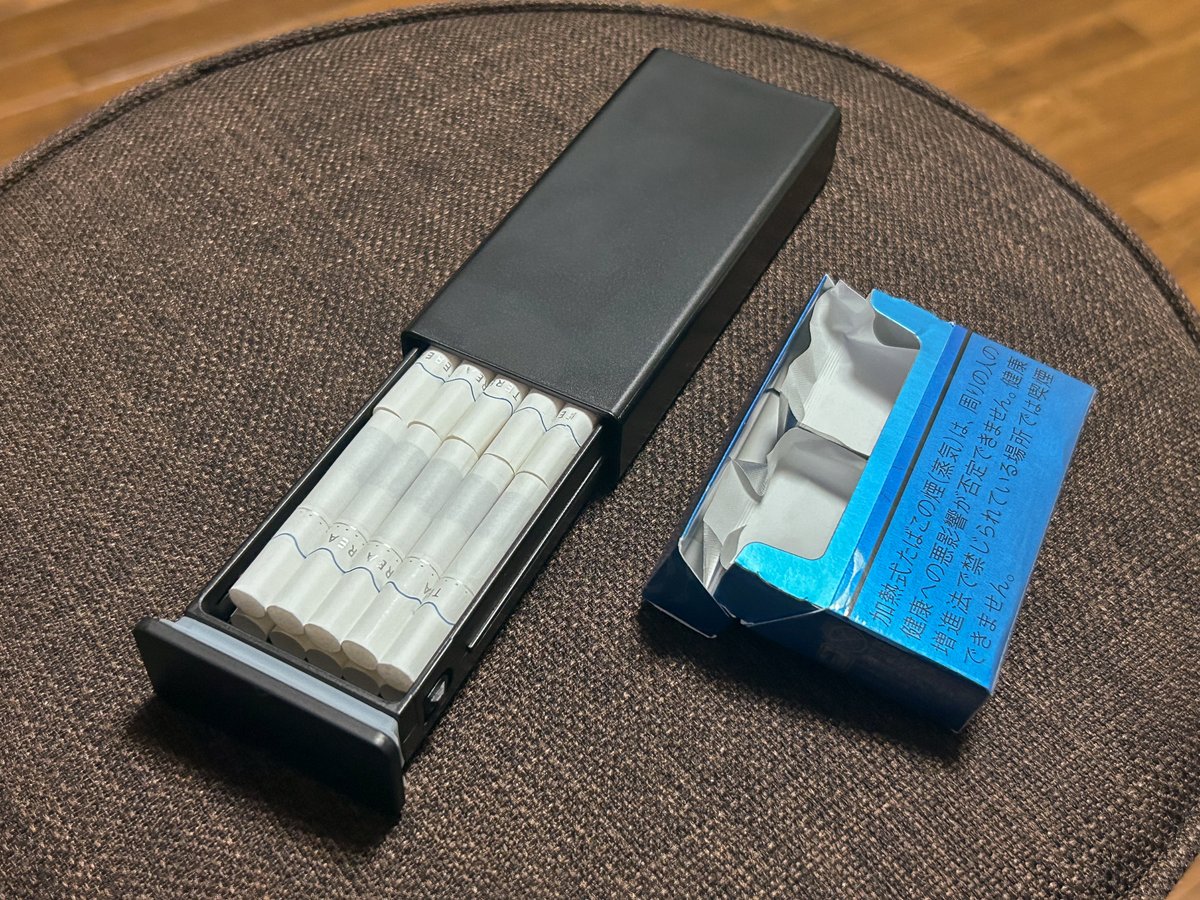 bboy_ittsu's tweet photo. iQOS用の携帯灰皿として、もしくは湿気対策として。
最適解を見つけた気がする。

一箱分収納できる。
パッキン付いてて匂いも漏れない。
シンプル。
#iQOS 
#携帯灰皿 https://t.co/rKCFTcqz4s