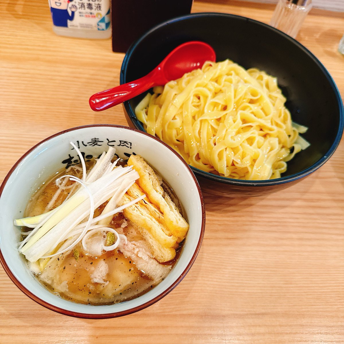 Gamushara_04's tweet photo. 今週も 最高の一杯を👍 たくさんのお客様のご来店をお待ちしております🙇‍♀️
 #我武者羅  #つけ麺  #新宿御苑  #menu  #ﾃｲｸｱｳﾄ  
11時から16時まで🍑 https://t.co/2P2Za1l1Be
