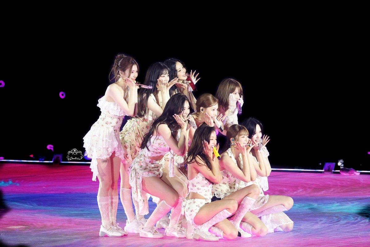 Bearformi's tweet photo. 260712 THIS IS FOR IN SEOUL

OT9 FOREVEVR🌸

#TWICE #트와이스 #나연 #NAYEON #정연 #JEONGYEON #모모 #MOMO #사나 #SANA #지효 #JIHYO #미나 #MINA #다현 #DAHYUN #채영 #CHAEYOUNG #쯔위 #TZUYU https://t.co/FqLZuMCuXS