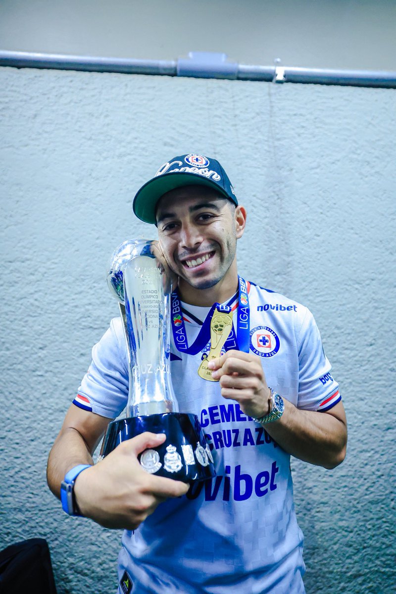 MiguelObregon01's tweet photo. @canion28298 @awkwardxd666 ¿También estaba la Octava?

Ah no, esa la tiene Lira &amp; Cruz Azul. 🥰💙 https://t.co/nnRoPgzVE2