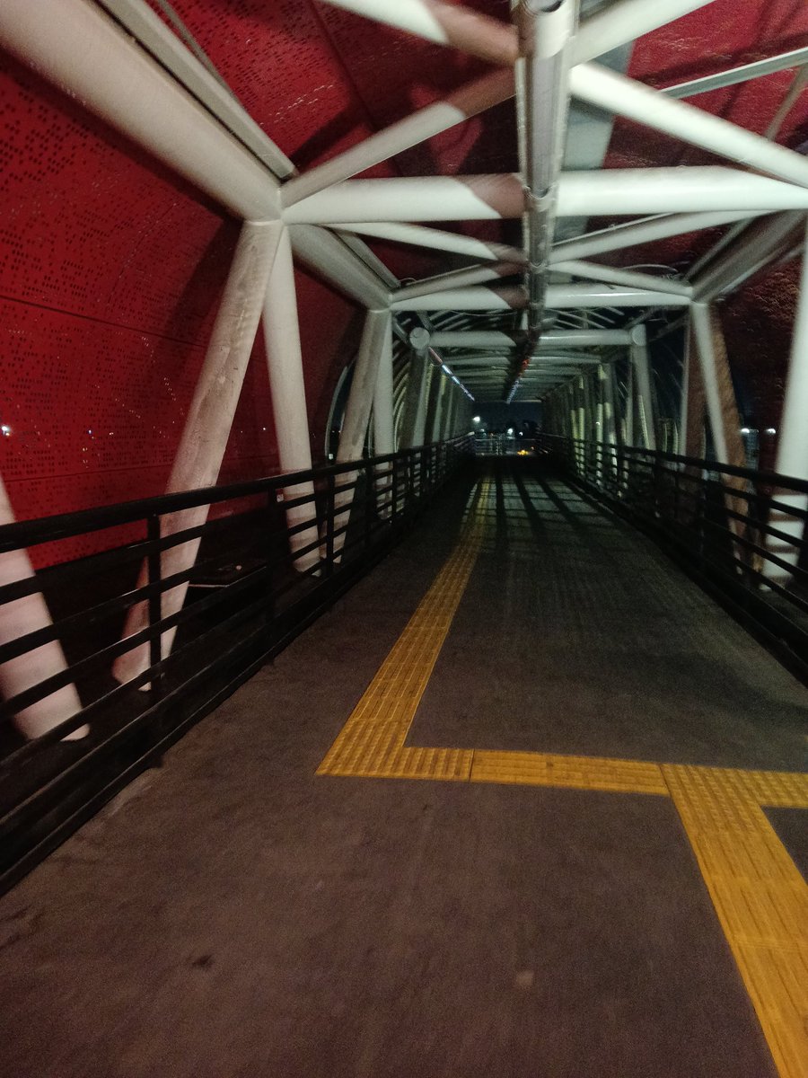 CarlosMesiast's tweet photo. @metrodesantiago Para que puedan gestionar la iluminación para los que usamos el metro en las tardes y en general la gente que transita de norte a sur y viceversa. https://t.co/1wHt3ZJlnB