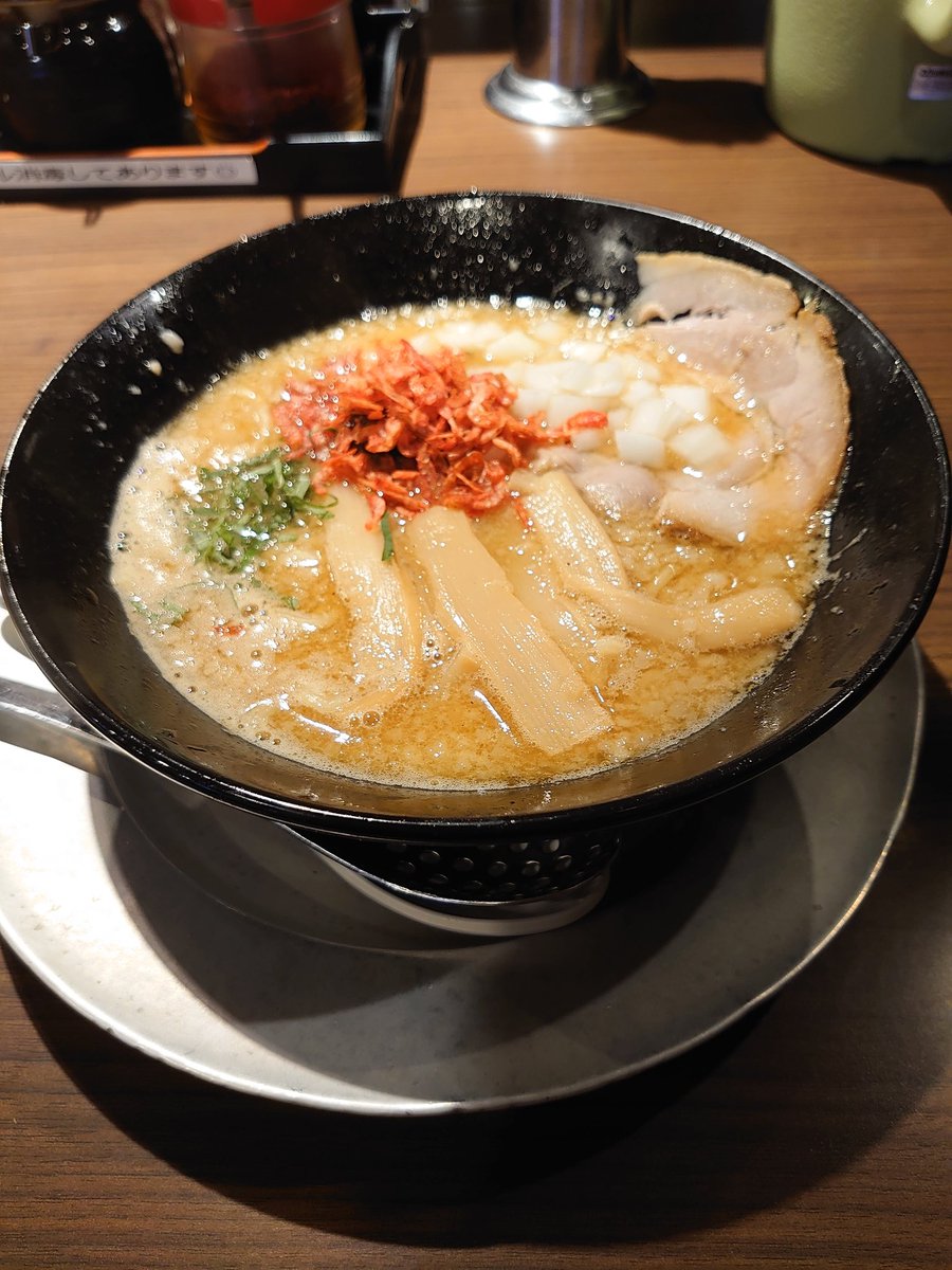 takemi_chan's tweet photo. 背脂豚骨ラーメン🍜
海老トッピング😋 https://t.co/jvTGtgzCqj