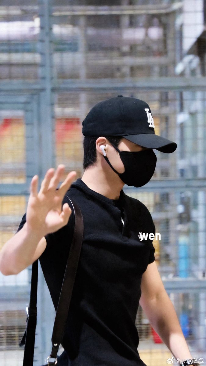 zlzhhh2's tweet photo. 역삼각형 몸매 미쳤다…🫢 https://t.co/A6qMnhSmqd