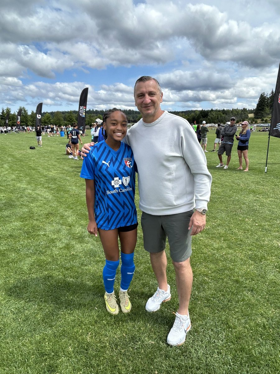 TalashiaHarris's tweet photo. I had so much fun at @ECNLgirls playoffs day 1! I got to meet former @USWNT coach vlatko andonovski!❤️‍🔥⚽️
-
-
-
#uswnt #ecnl #girls #playoffs #soccer #fun #foryou
@thekccurrent 
@CroixBethune 
@NWSL https://t.co/OPajydriXd