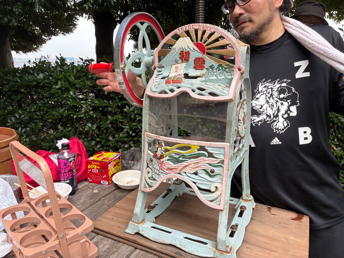 guitargenjin's tweet photo. もはやバーベキューではなくなってきたマグロメン・グリル＆BBQ大会のもようです。こんな連中が毎月第二火曜日に渋谷ノブでセッションを行なっておりますのでぜひお越しください！ただしゃべって帰るだけの人すらおりますが、ボーカルからギロ、ギターからカズーまで楽器ができなくても引っ張り出されますので引っ込み思案の人もOKです！今月は…、なんと明日、7月14日であります。渋谷でお会いいたしましょう☆