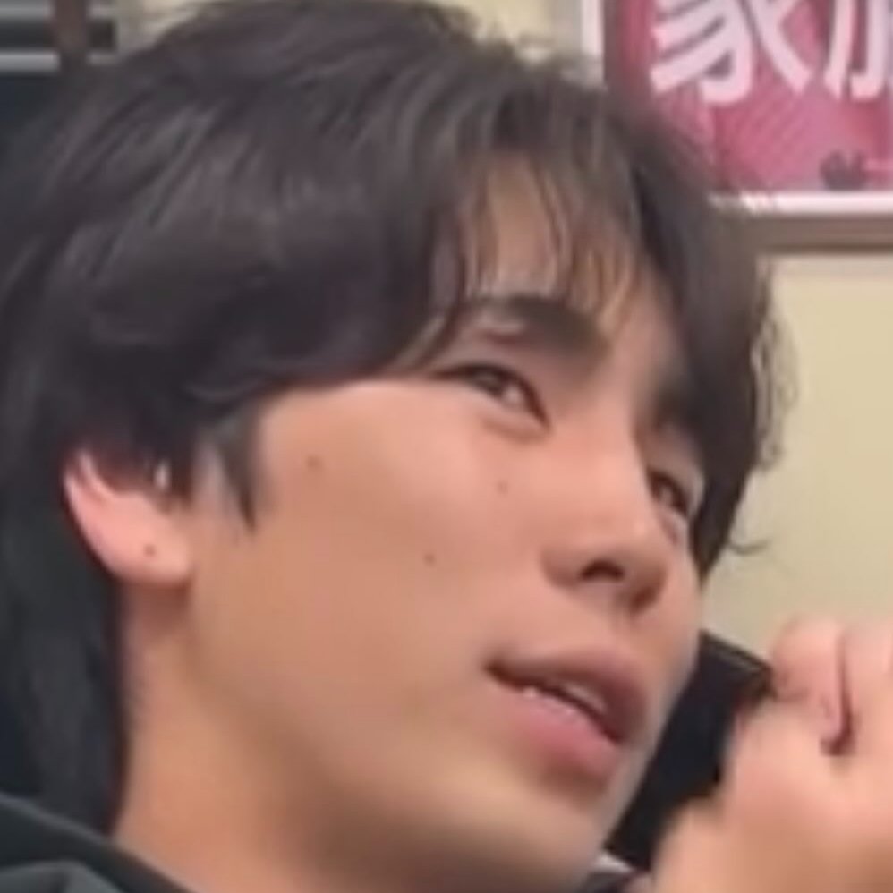 0915_taka_'s tweet photo. 4月
優先席で大声で通話。ペットボトルの水？をその場に置いて北千住駅で降りるｗ https://t.co/LVIncABsk6