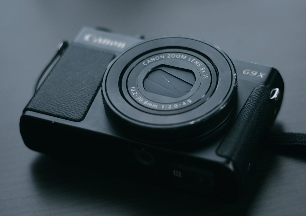 unknown001z's tweet photo. CANON　#G9XMark2

2017年、サブ機としてSONY RX100m5かm3を購入しようとした店頭で、コンパクトさで決めた本機。

仕事の日も休日も、殆ど毎日持ち出している。

特に軽いのでトレッキングに使用して‥‥

⬇️ https://t.co/FkHAxspJYX