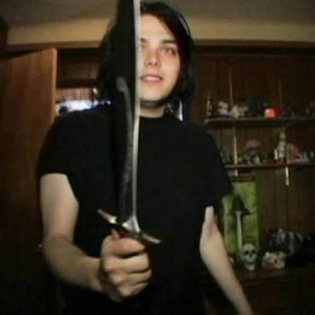 vampirard's tweet photo. oh i love you basement gerard….. https://t.co/w5FmaPxwPX