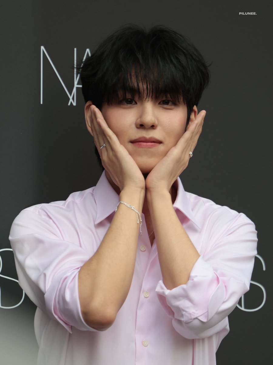 sol de invierno | bangchan me saludó tweet media