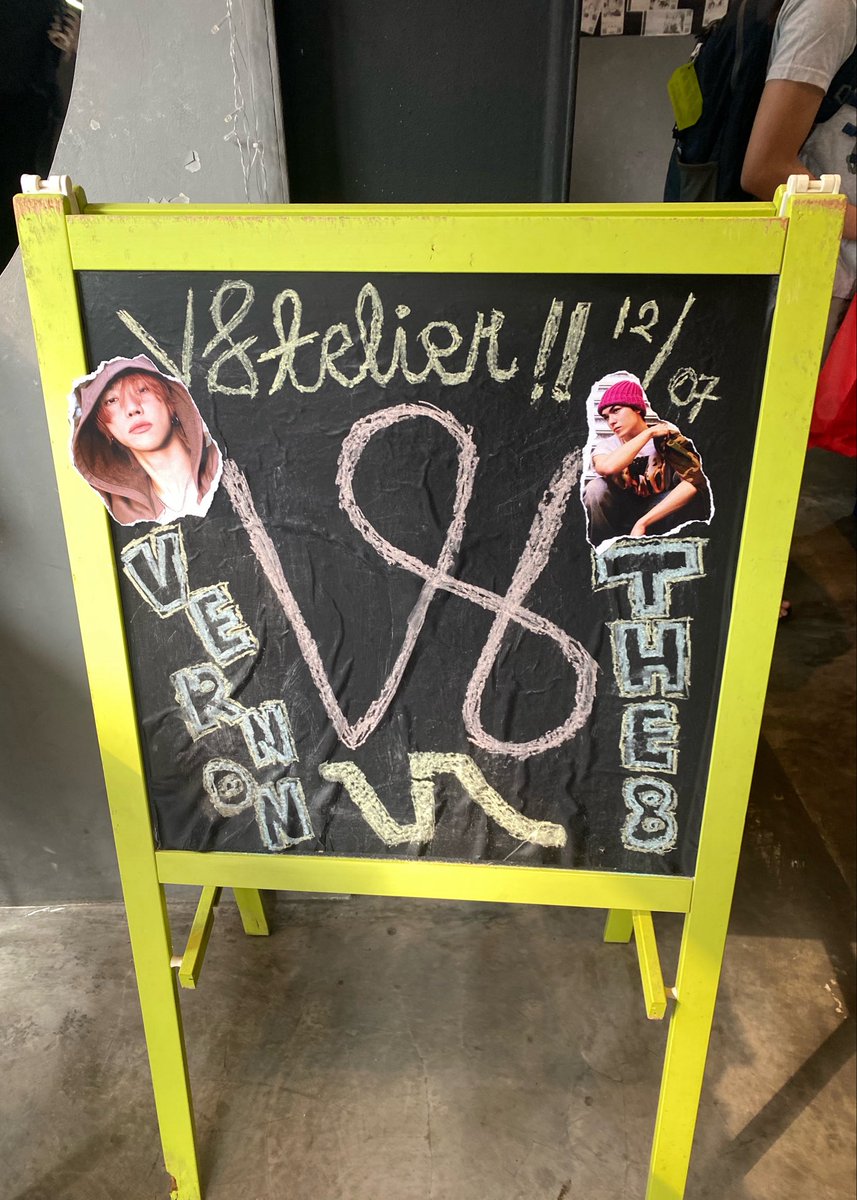 idxprisc's tweet photo. Went to watch V8 with @HVC_INA @8starsINA 💖🪩

#V8TELIER
#V8 
#THE8 
#VERNON https://t.co/7J3BV589Xw