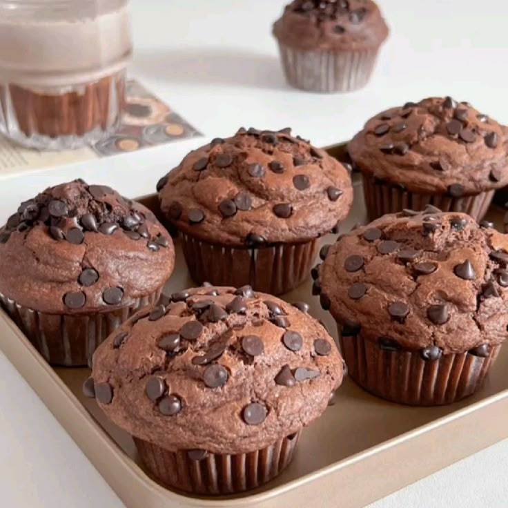 kittenkaji's tweet photo. I love when my mom makes chocolate muffins they taste so good plus they remind me of Chocola 𖹭 https://t.co/RiMeb3ckwK