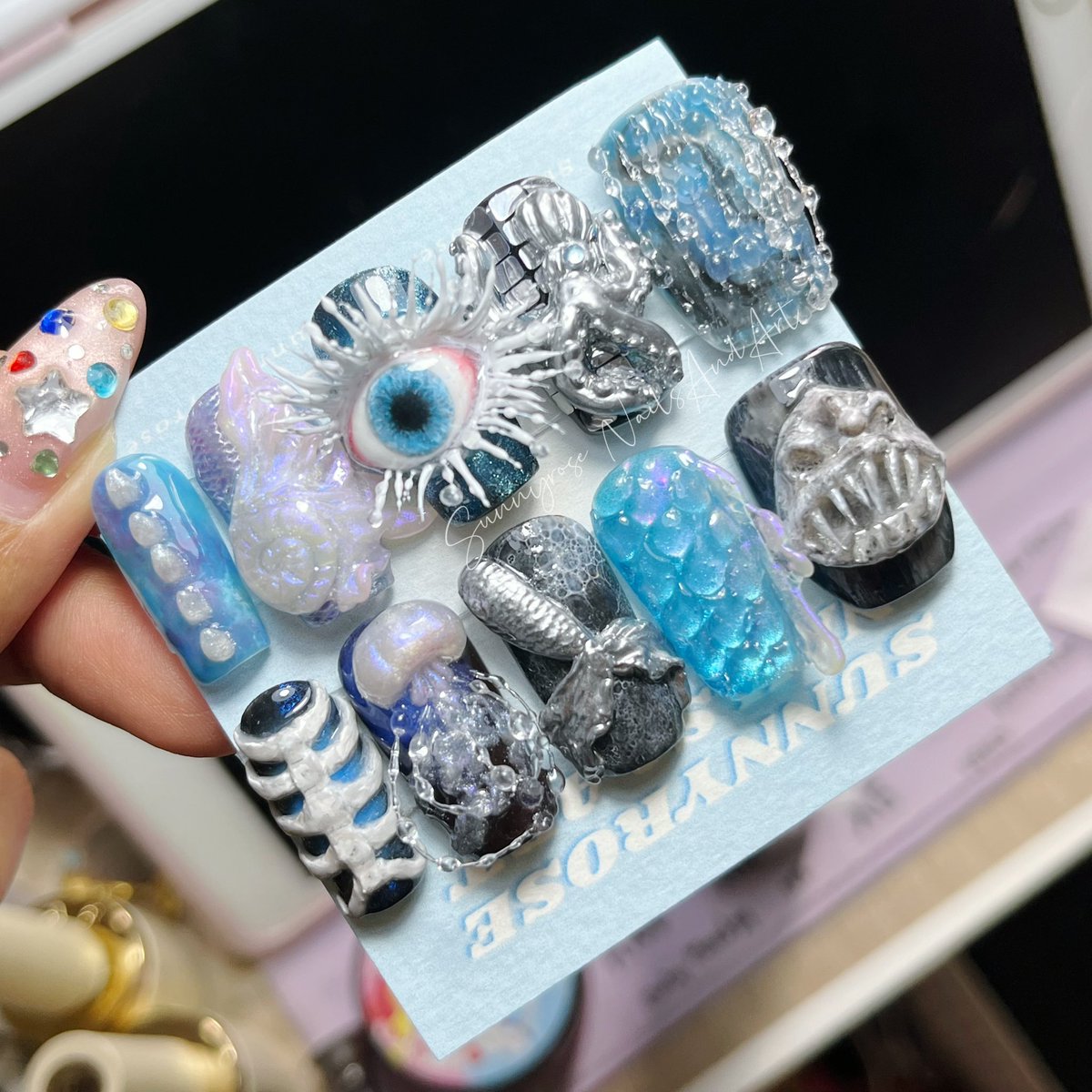Sunnytopiaa's tweet photo. ✨So watch me hypnotize you with my eyes
Make you fantasize 'bout me tonight✨
.
(ปิดรับออเดอร์วันพุธนะะ)
#ตลาดนัดxg
#nailsdesign #nail #nailart #nails
#เล็บปลอมสำเร็จรูป #เล็บปลอม #ตลาดนัดเล็บปลอม #เล็บปลอมไปคอนฯ #ตุ๊กตาติดเล็บ
#XG_WorldTour_THECORE_BANGKOK
#XG_WorldTour_THECORE https://t.co/zJo65assGK