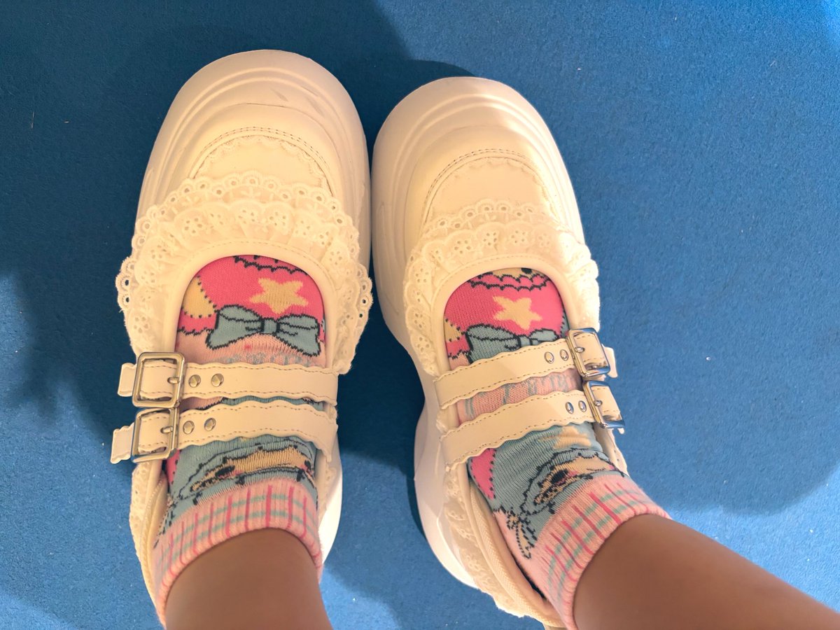 chikachika_0507's tweet photo. 大枚叩いてかわいい靴買いました🎶 https://t.co/CduDzl6XOc