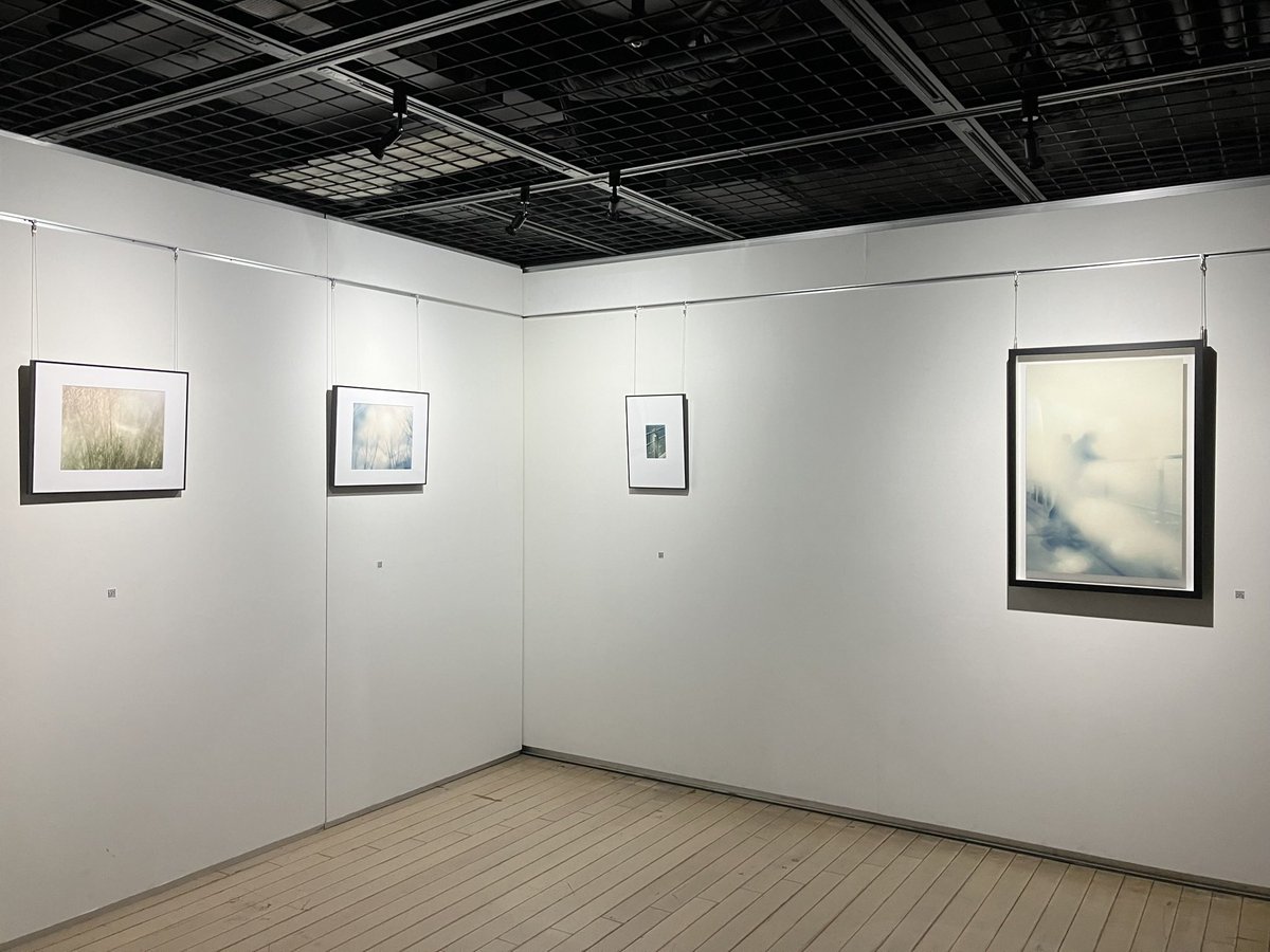 ___Jonism_____'s tweet photo. 横浜赤レンガ倉庫へ、ティボー・シャテニエ氏の展示を観に。光の屈折を巧に可視化した彼の作品は、日本で三度目の展示にもかかわらずどんどん進化しているように見える。ガラスへのUVプリントは彼なりの挑戦なのか、今後への布石なのか。次回作を観られるのはいつになるのか…とても楽しみ。 https://t.co/j9rkczs8gR